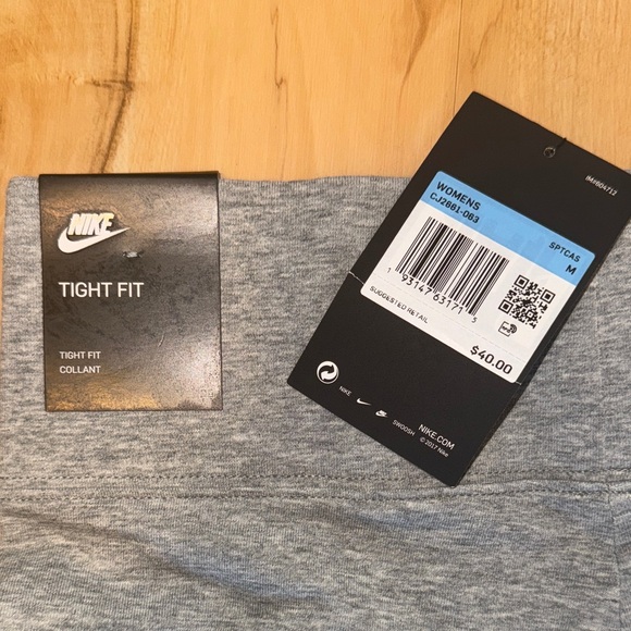 NWT Nike Women's Heather Gray Bike Shorts - Picture 3 of 3